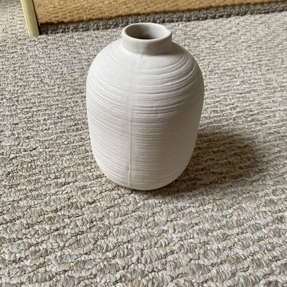 H&M SMALL STONEWARE CREAM VASE - Picture 9 of 9